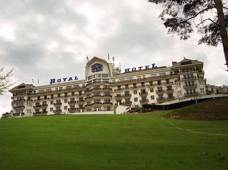 Luxushotel Royal der "Domaine du Royal Parc Evian" in Evian am Genfer See.