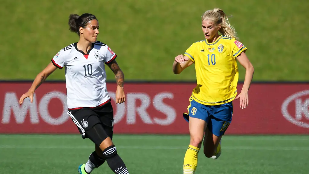 6ed77367e2010848c00c9a92c00d7a04