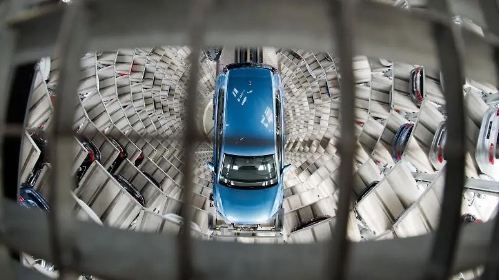 Beim-Autobauer-VW-ruhen-die-Fliessbaender-derzeit-teilweise