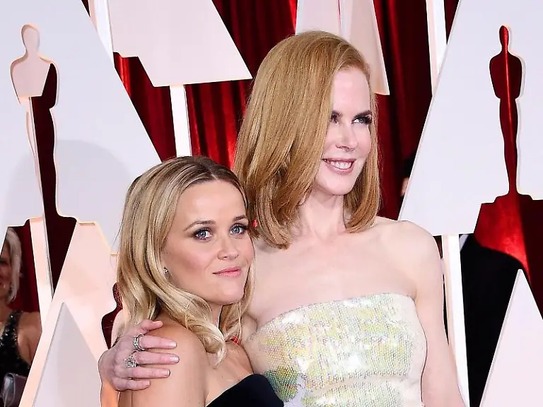 Nicole-Kidman-r-und-Reese-Witherspoon-bei-der-Oscarverleihung-2015