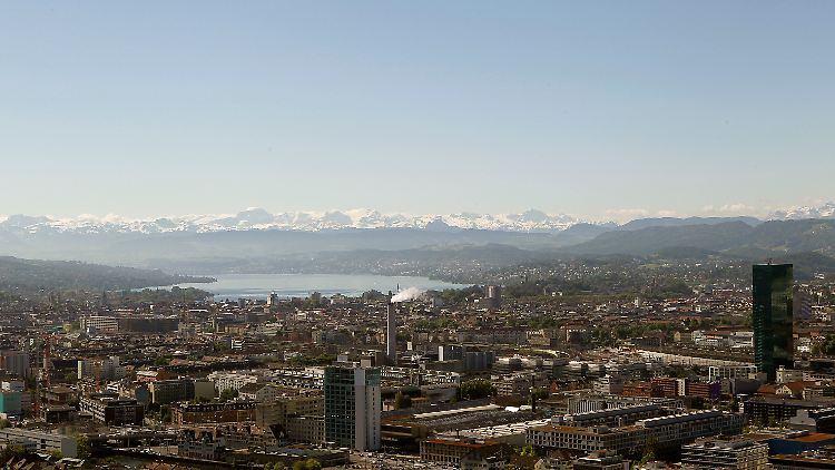 Schön, aber teuer: Ein Frühstück mit Alpenblick in Zürich.