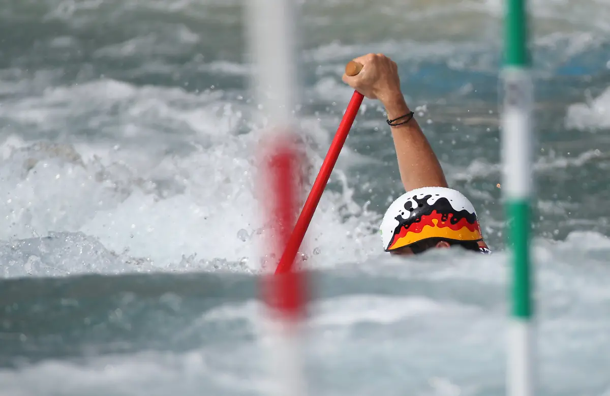 58c6bc6bd996d2ce2f63b64efaf7de42