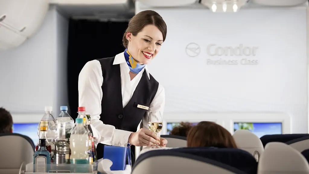 Condor-Service-an-Bord