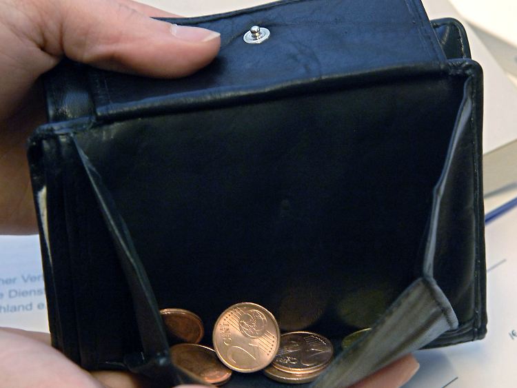 Experten appellieren an Eltern und Lehrer, bereits Kindern den Umgang mit Geld näherzubringen.