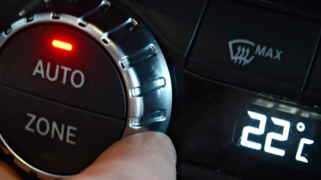 Vor-dem-Einschalten-der-Klimaanlage-sollte-man-erst-einmal-richtig-durchlueften-in-dem-man-Fenster-und-Tueren-oeffnet