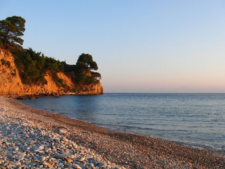 Der nächste Strand ist auf Alonissos nie weit - und in der Regel auch nicht voll.
