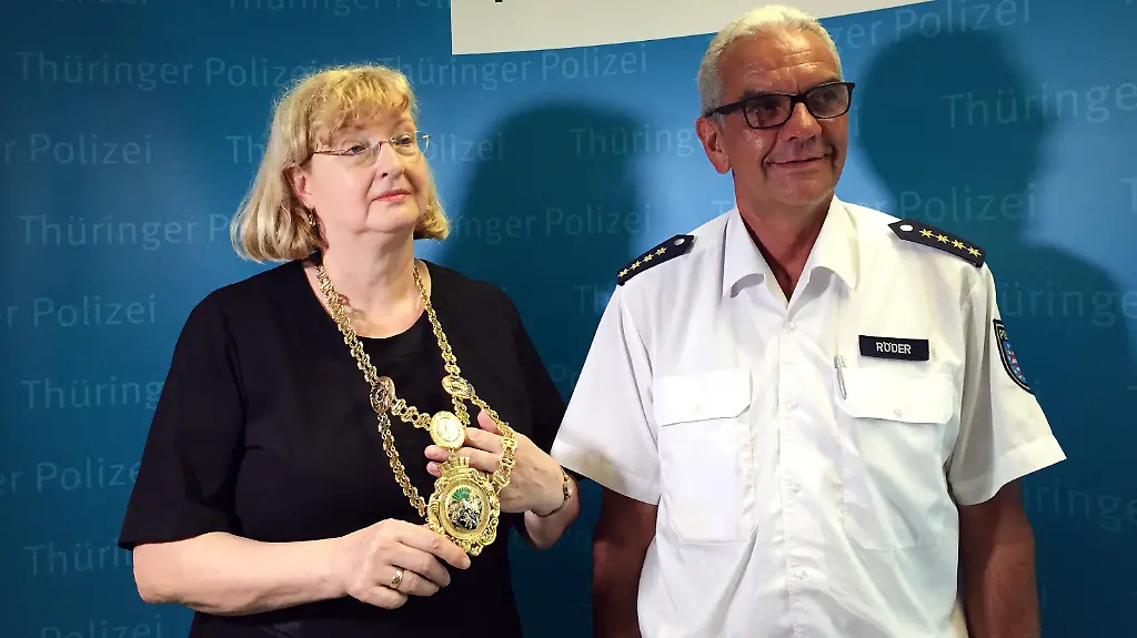 86e83d6e8a31e1a893f532f2d58e3fa6