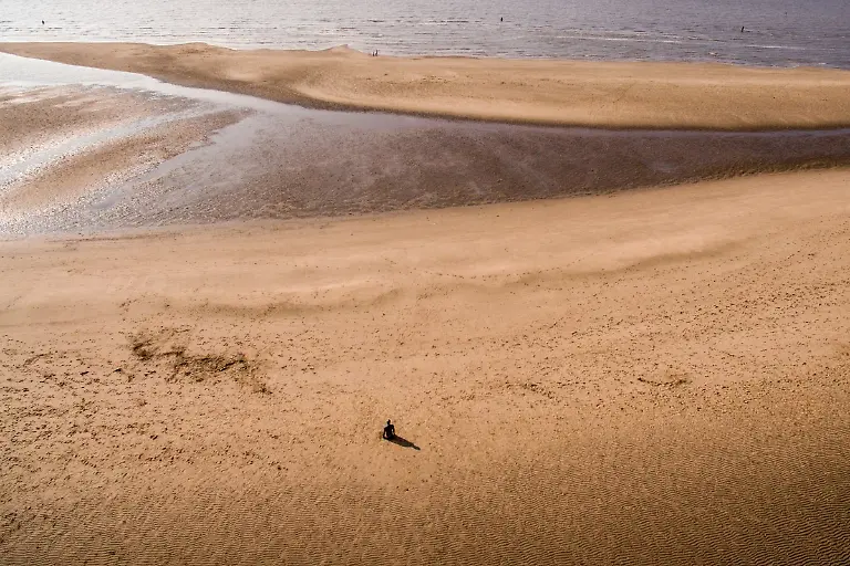 Crosby-Beach-8-1200x800