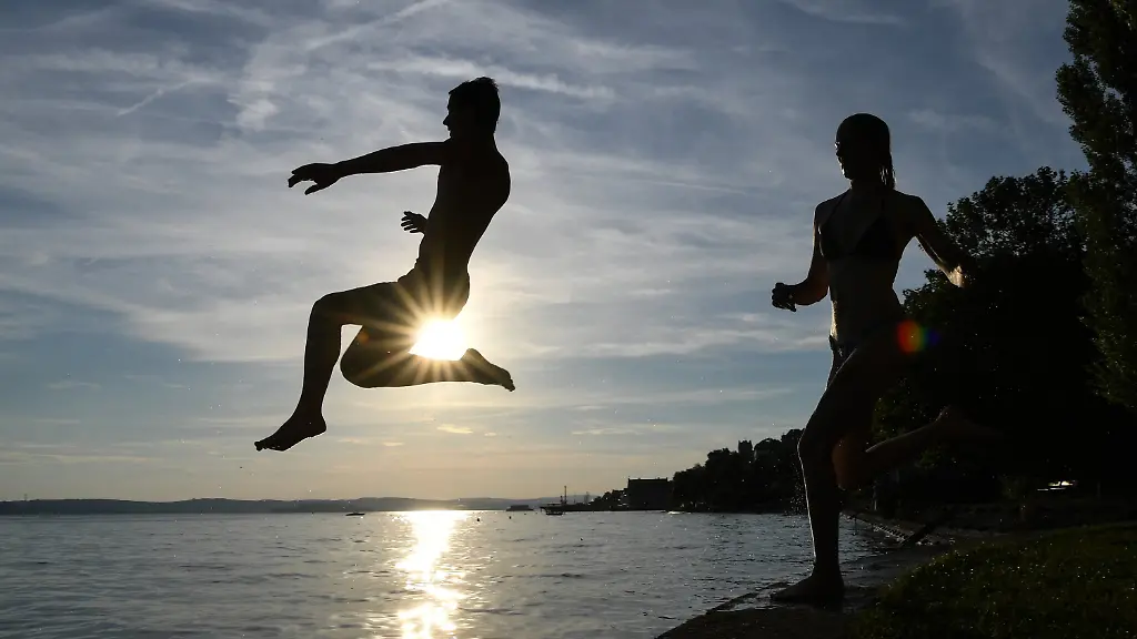 17-20-Grad-Wassertemperatur-an-Nord-und-Ostsee-sind-durchaus-geeignet-fuer-einen-Sprung-ins-kuehle-Nass