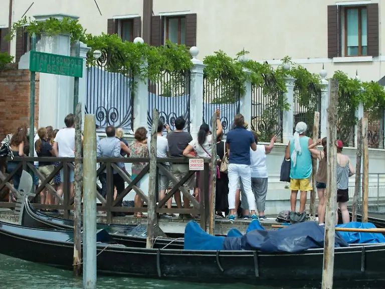 Ana-Ivanovic-und-Bastian-Schweinsteiger-schippern-am-Dienstag-nach-der-Eheschliessung-auf-dem-Canal-Grande