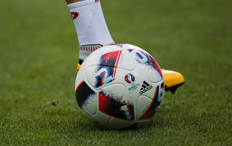 af9885257bd5fce2503fda52949f90e1