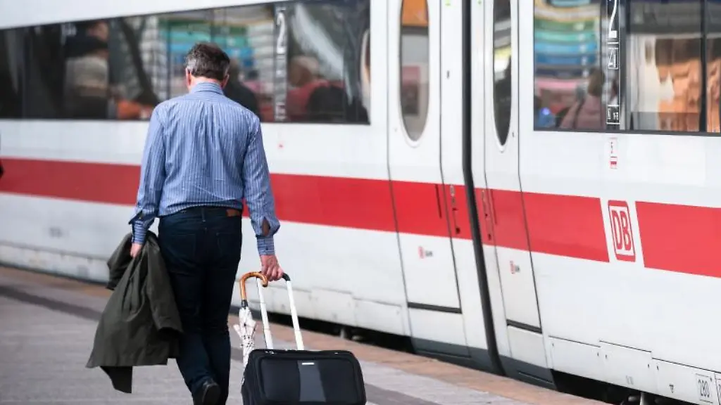 Sparpreis-Bahncard-Meilen-Bei-Reisen-mit-der-Bahn-laesst-sich-Geld-sparen-man-muss-nur-wissen-wie