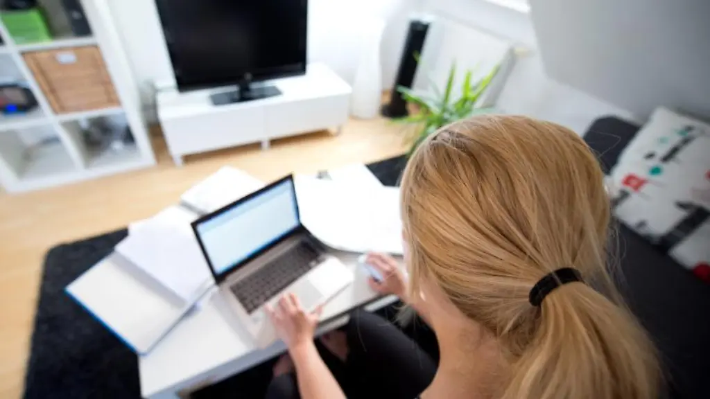 Stoert-die-gewerbliche-Nutzung-die-Nachbarn-nicht-unzumutbar-muss-der-Vermieter-sie-genehmigen-Mitarbeiter-sowie-bauliche-Veraenderungen-sind-in-der-Wohnung-dann-aber-nicht-erlaubt