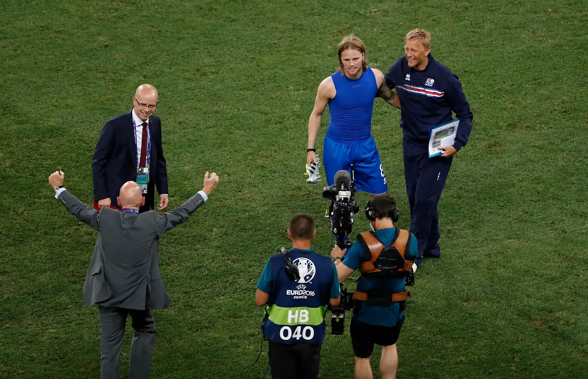 14f25ba0525f4ae3c79fb8952256c9ab