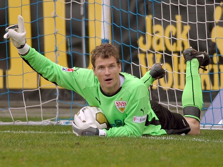 Schalkes Sportdirektor Horst Held kennt Jens Lehmann aus seiner Zeit beim VfB Stuttgart.