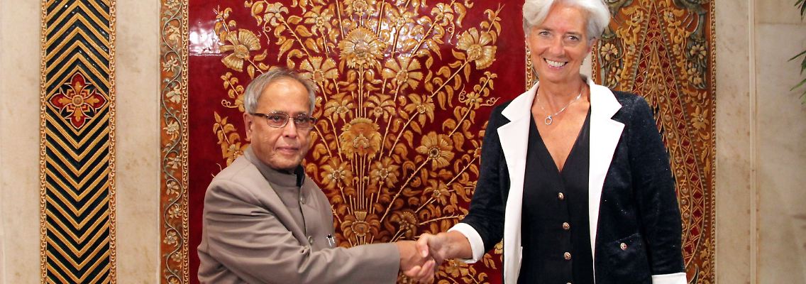 Auf Werbetour in Indien: Christine Lagarde mit ihrem indischen Amtskollegen, Finanzminister Pranab Mukherjee (links).