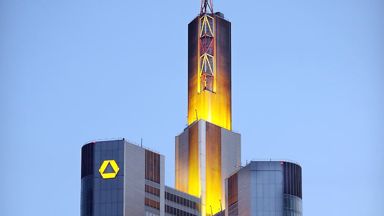 Markante Spitze am Himmel über Frankfurt: Die Commerzbank-Zentrale.