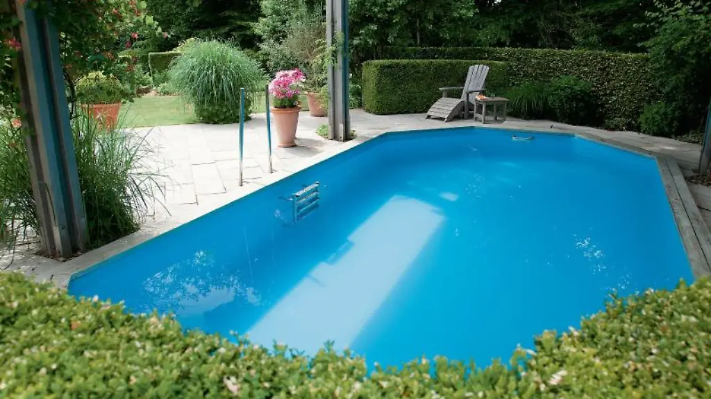 Es-muss-kein-grosser-Pool-sein-Auch-ein-kleines-Tauchbecken-kann-einen-Garten-bereichern