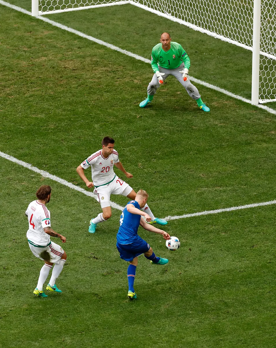 9212590bea8ca6a2b6f5d4391ff68f7d