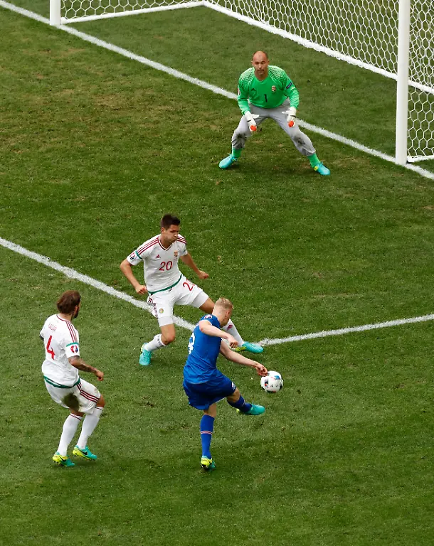 9212590bea8ca6a2b6f5d4391ff68f7d