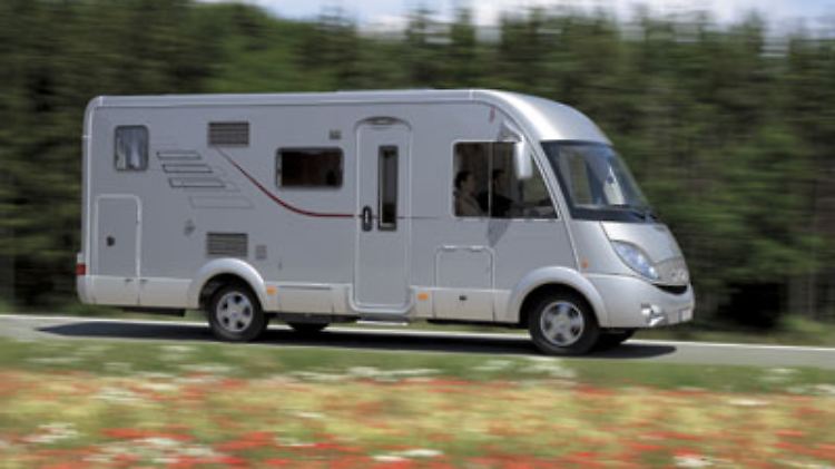 Wenn man keine "Camping-Aktivitäten entfaltet", darf man stehen bleiben.