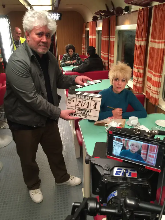 Pedro-Almodovar-Adriana-Ugarte-Tobis-Film-El-Deseo-Manolo-Pavon
