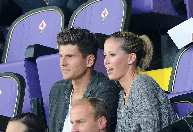 6877983f450c5b4612a11002238ba922