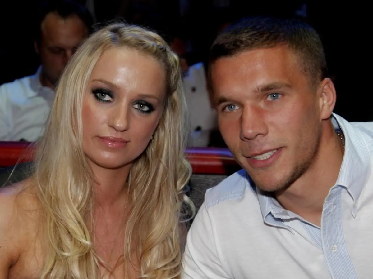 Fussballprofi-Lukas-Podolski-r-und-seine-Frau-Monika-freuen-sich-ueber-Nachwuchs
