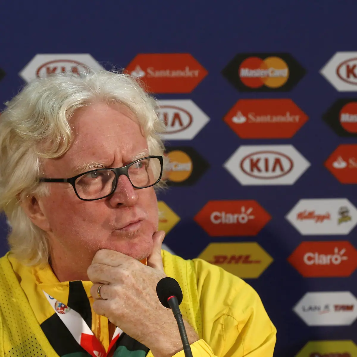 Ex-Bundesliga-Coach-Winfried-Schaefer-trainiert-die-Reggae-Boyz-aus-Jamaika