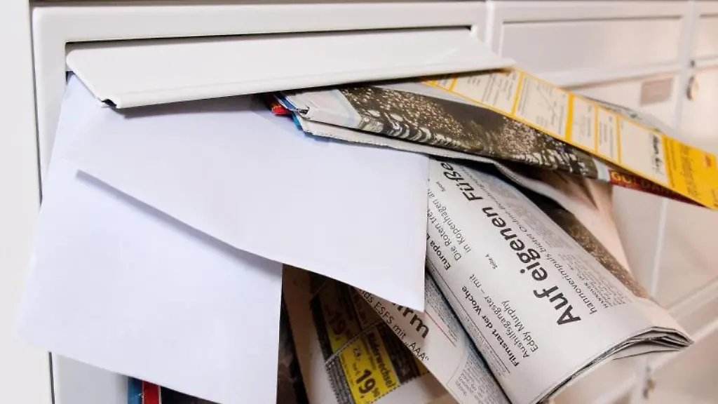 Wer-verreist-sollte-die-Stecker-von-allen-elektrischen-Geraeten-aus-der-Steckdose-ziehen-denn-so-kann-man-den-Energieverbrauch-waehrend-seiner-Abwesenheit-senken