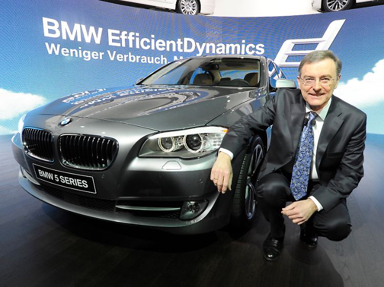 BMW-Vorstand Reithofer kann sich über einen großen Absatz des 5ers freuen.