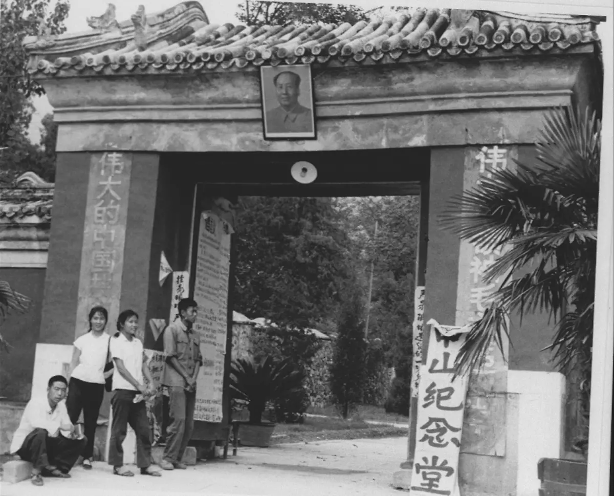 Members-of-the-youthful-Red-Guard-stand-outside-the-entrance-of-a-small-Buddhist-temple-in-a-Peking-suburb-Aug-27-1966-after-fellow-Red-Guard-papered-the-walls-with-portraits-of-Mao-Tse-Tu