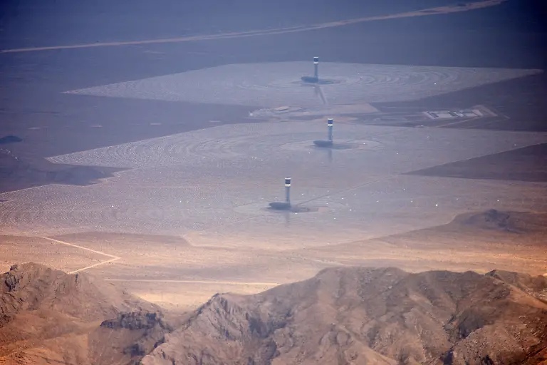 Ivanpah-Solar-Power-Facility-from-the-air-2014
