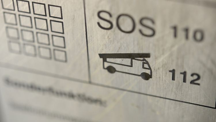 Im Notfall sollten Ersthelfer immer zunächst die 112 wählen.