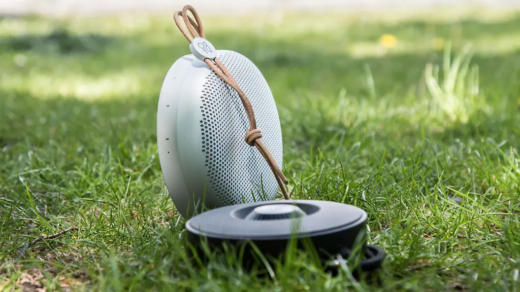 beoplay-a1-acme-bat-3