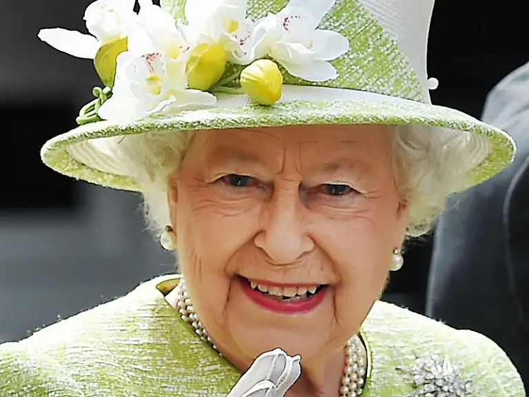Die-Queen-an-ihrem-90-Geburtstag-in-Windsor