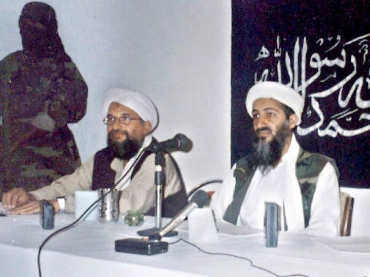 Das Führungs-Duo Bin Laden - Al-Sawahiri gibt 1998 in Chost im Süden Afghanistans eine Pressekonferenz.