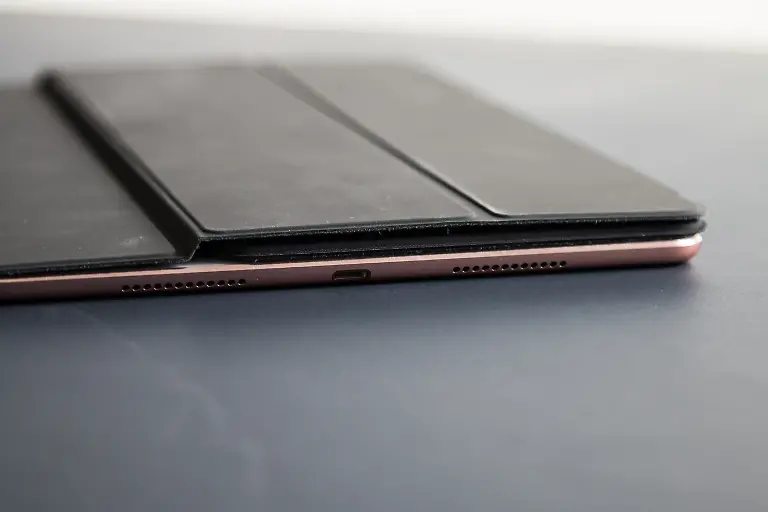 iPad-Pro-klein-Tastaturcover-geschlossen