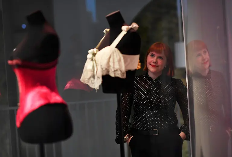 b7cca832e63670eeca1c46465ede1c1b