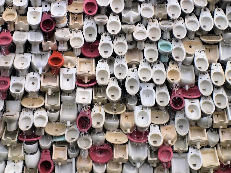 Fountain-of-Toilets-Foshan-China