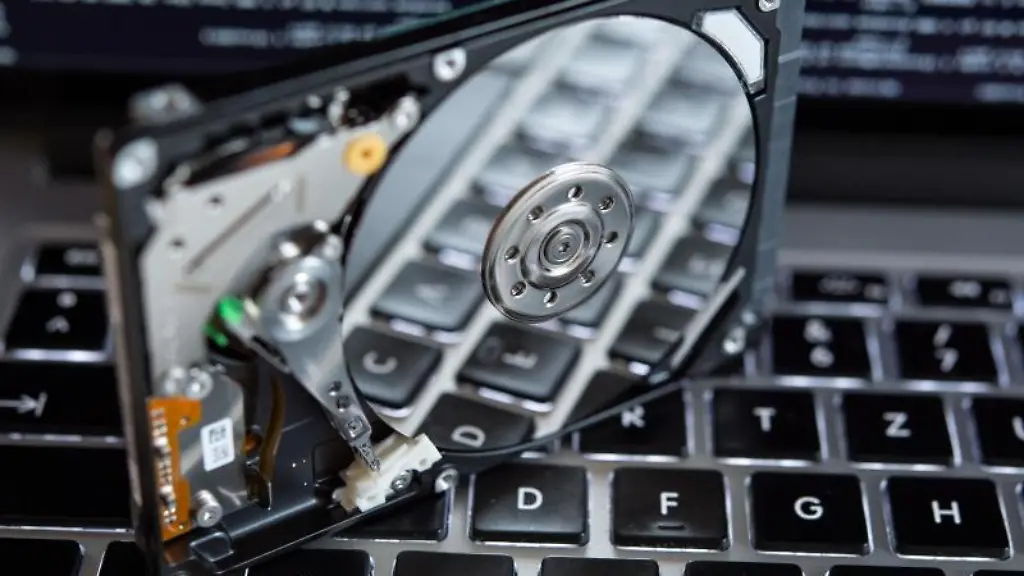 Vorsicht-vor-Datenverlust-Die-Lebensdauer-einer-Festplatte-ist-stark-von-ihrer-jeweiligen-Lagerung-abhaengig