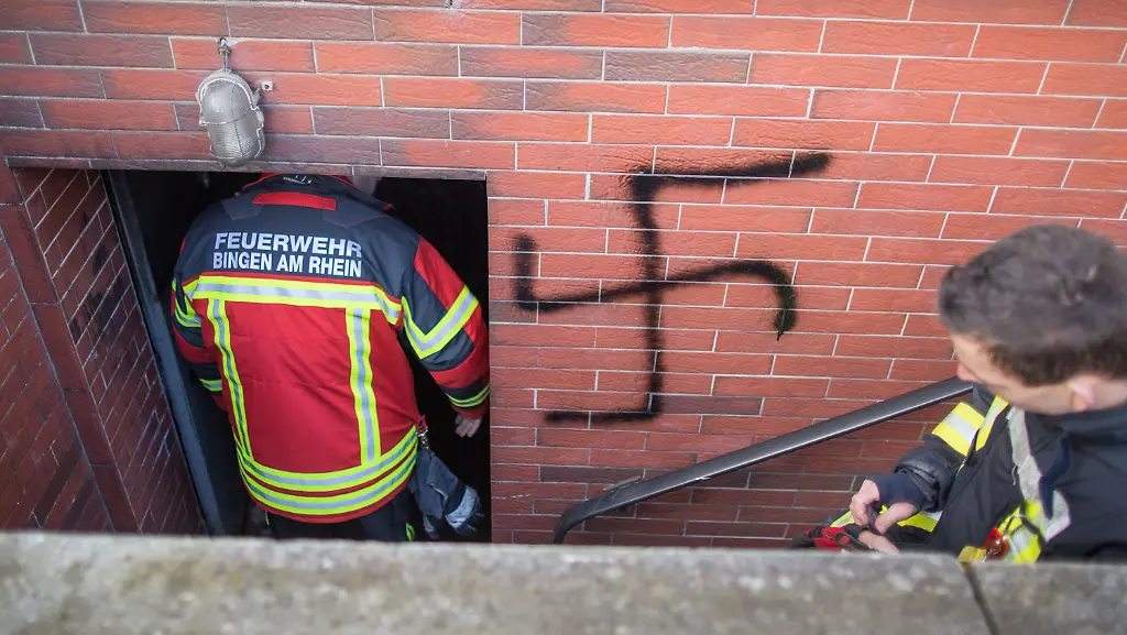 6e2b36e75033bdb0d26e5dc2a7cd6933