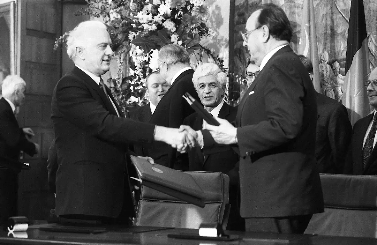 4961479385f26ed1ad271f9684422775