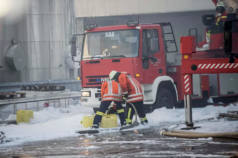 5b03bfb76a84b077ba8214bb7b48323b