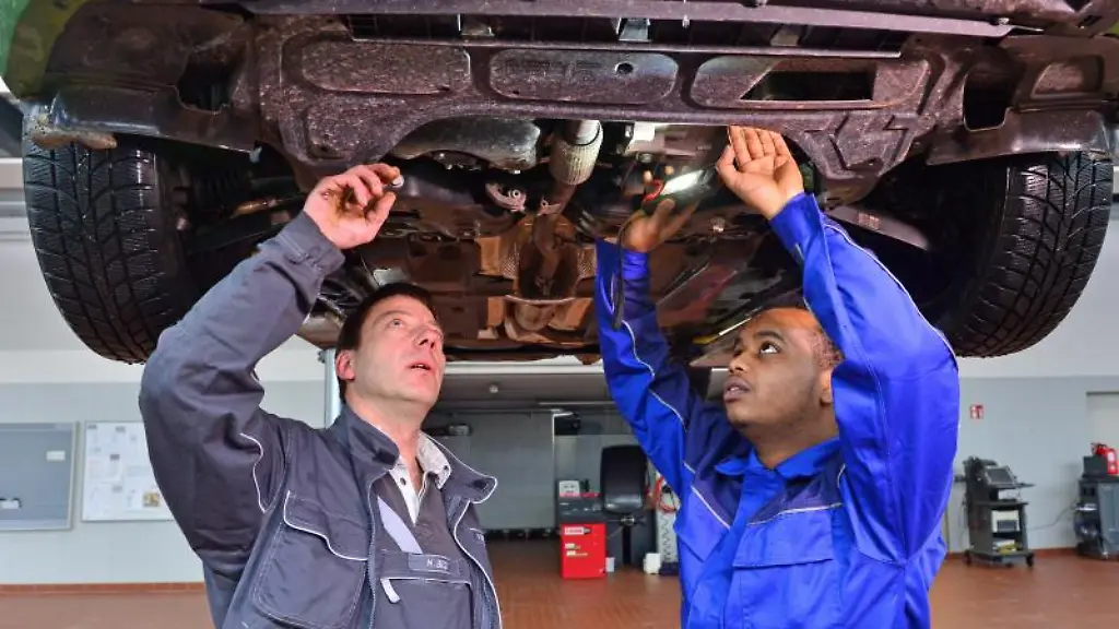 Gefluechtete-in-den-Arbeitsmarkt-integrieren-Die-Arbeitsagentur-uebernimmt-beispielsweise-Fahrtkosten-Sprach-und-Fachkurse