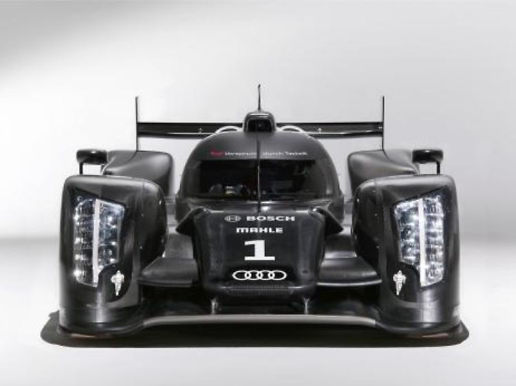 Ein seltenes Bild im Rückspiegel: Audi R18 TDI. Der Ingolsädter Motorsportler fährt meist vornweg.