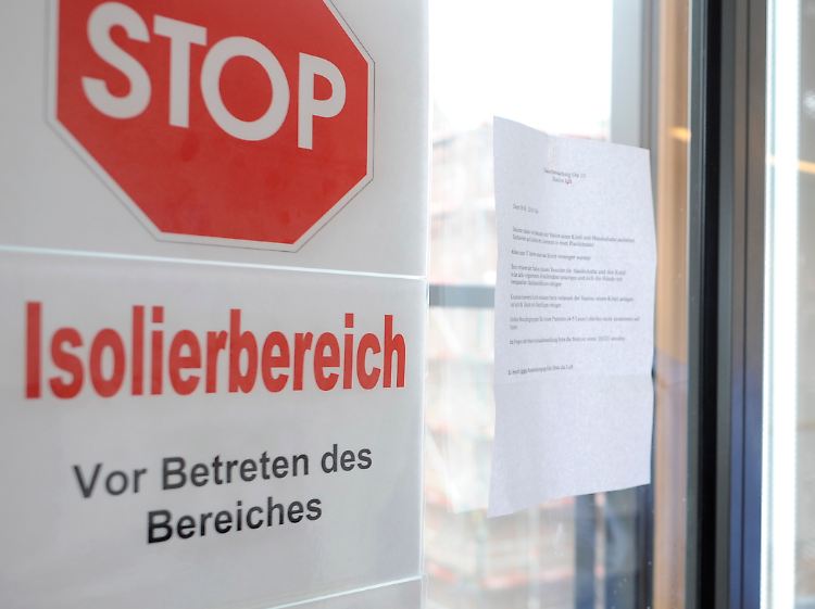 Zugang zur Isolierstation im Universitaetsklinikum (UKE) in Hamburg-Eppendorf.