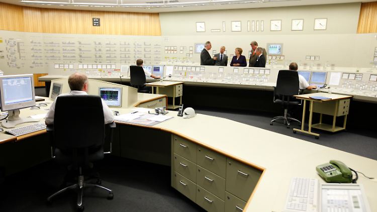 Ortstermin im August 2010: Die Bundeskanzlerin besichtigt im Rahmen einer "Energiereise" die Steuerzentrale des AKW Lingen.