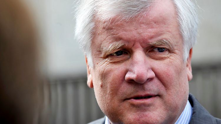 CSU-Chef Seehofer schießt gegen die Merkel-Pläne.