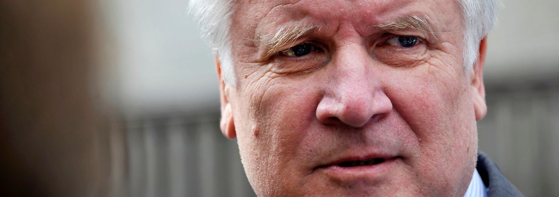 CSU-Chef Seehofer schießt gegen die Merkel-Pläne.